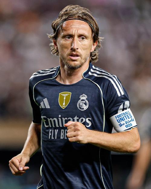 含泪赴欧！樊振东自曝逃离真相，3座大山逼走国乒一哥？